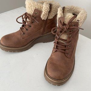 Fergie Chunky Boots Size 6